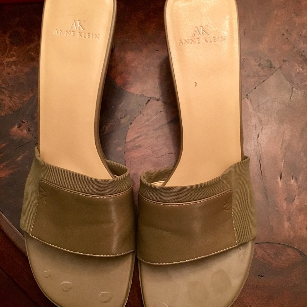 Anne Klein size 7 heels